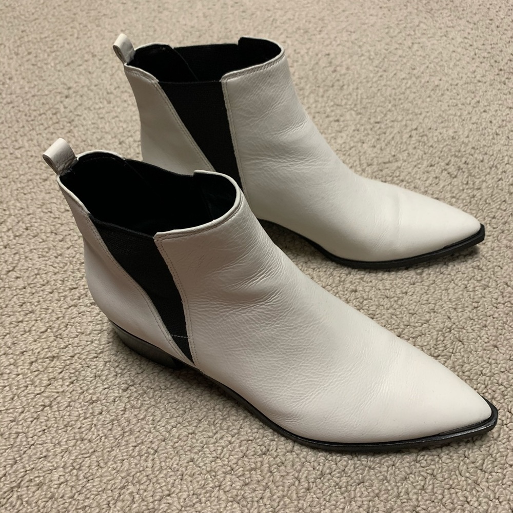 Marc Fisher 8.5 black and white booties